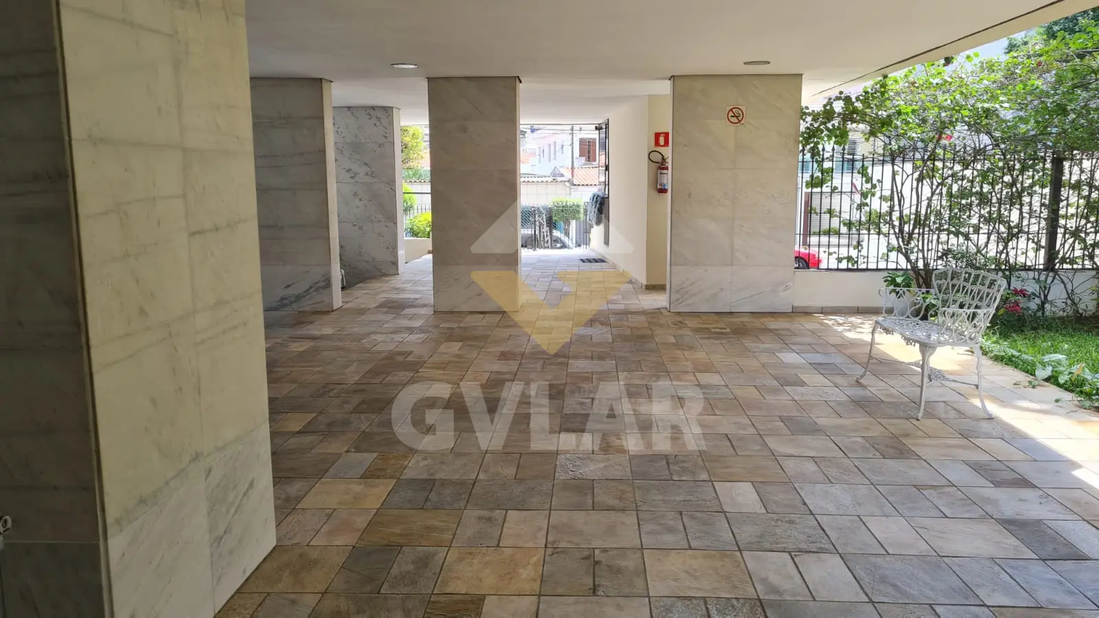 AMPLO APARTAMENTO A VENDA NA MOOCA.